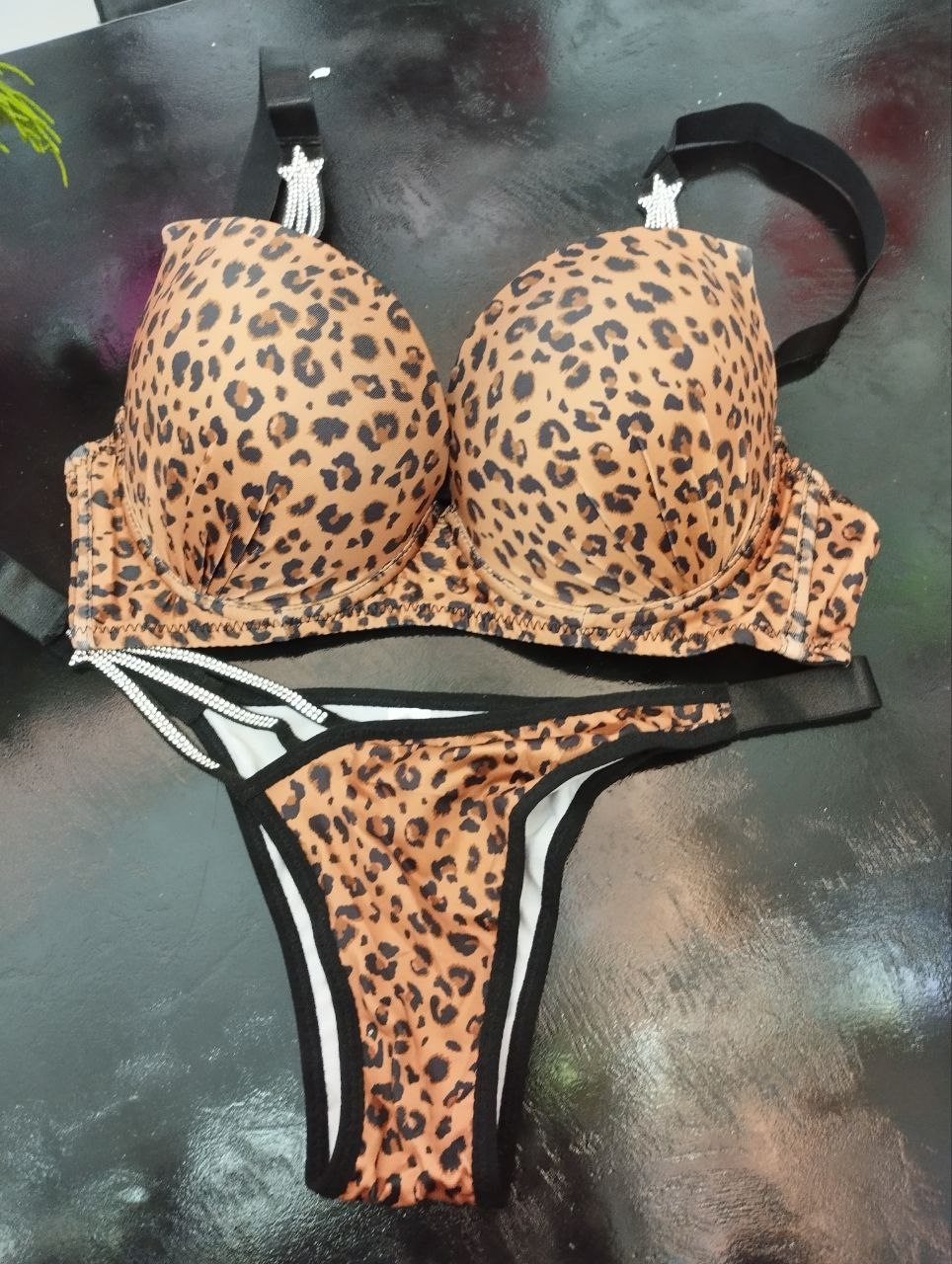 ست سوتین اسفنجی فانتزی فنردار بند نگینی